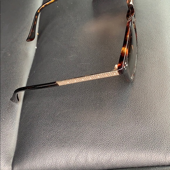 Foster Grant Sunglasses - Picture 3 of 7